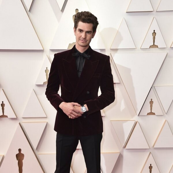 Andrew Garfield en la alfombra roja de los Premios Oscar 2022 Alfombra roja y gala de los