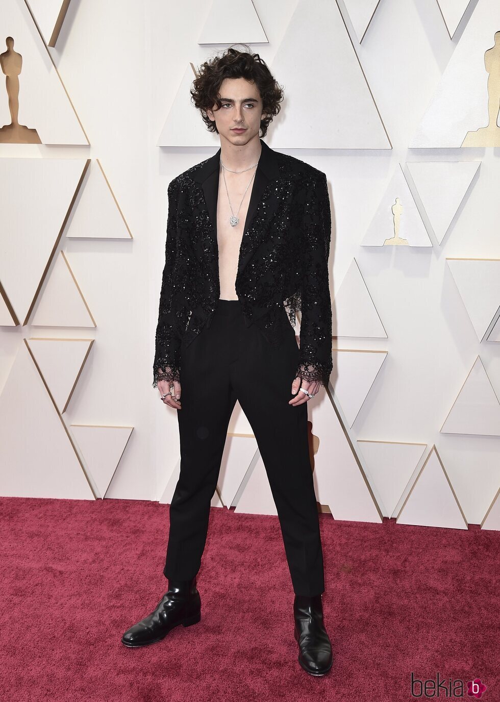 Timothee Chalamet en la alfombra roja de los Premios Oscar 2022