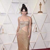 Emilia Jones en la alfombra roja de los Premios Oscar 2022