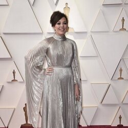 Olivia Colman en la alfombra roja de los Premios Oscar 2022