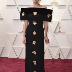 Maggie Gyllenhaal en la alfombra roja de los Premios Oscar 2022