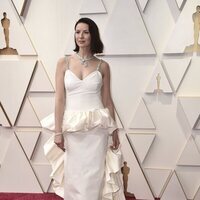 Caitriona Balfe en la alfombra roja de los Premios Oscar 2022