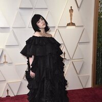 Billie Eilish en la alfombra roja de los Premios Oscar 2022