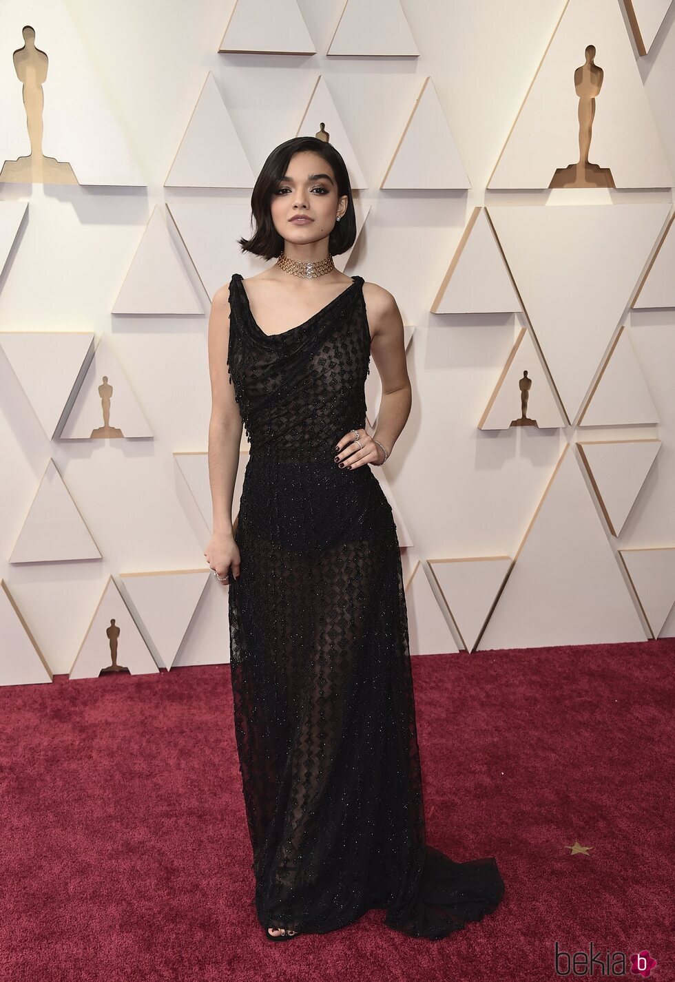 Rachel Zegler en la alfombra roja de los Premios Oscar 2022