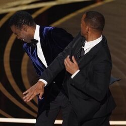 Will Smith abofoteando a Chris Rock en los Premios Oscar 2022