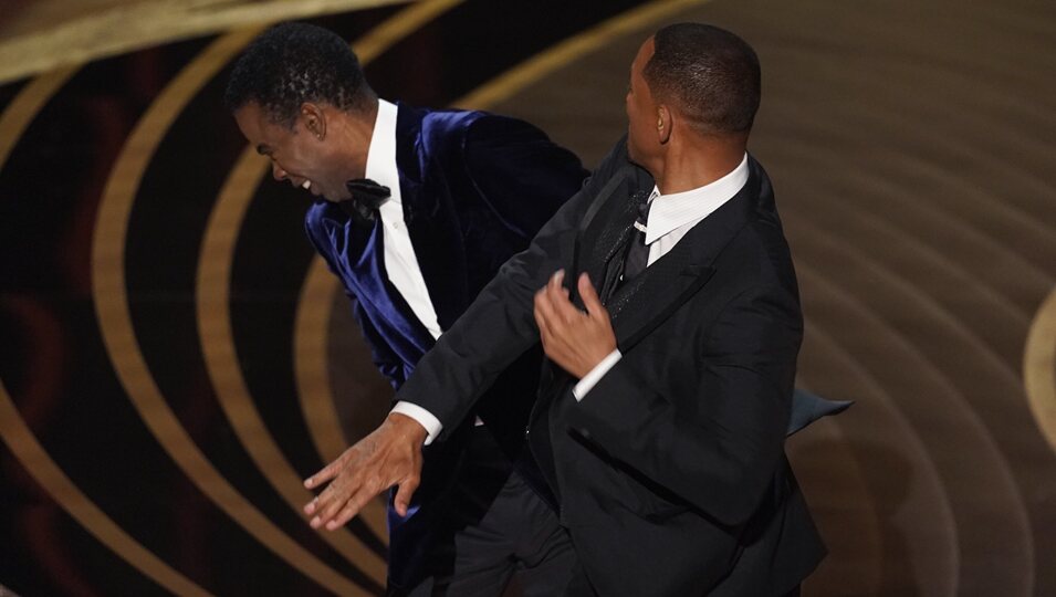 Will Smith abofoteando a Chris Rock en los Premios Oscar 2022