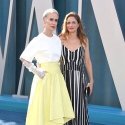 Sarah Paulson y Amanda Peete en la fiesta de Vanity Fair tras los Premios Oscar 2022