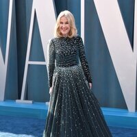 Catherine O'Hara en la fiesta de Vanity Fair tras los Premios Oscar 2022