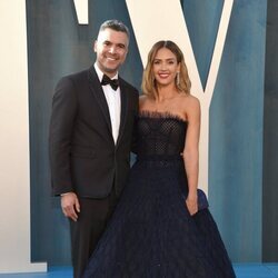 Cash Warren y Jessica Alba en la fiesta de Vanity Fair tras los Premios Oscar 2022