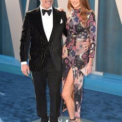 Jon Hamm y Anna Osceola en la fiesta de Vanity Fair tras los Premios Oscar 2022