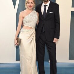 Sienna Miller y Oli Green en la fiesta de Vanity Fair tras los Premios Oscar 2022
