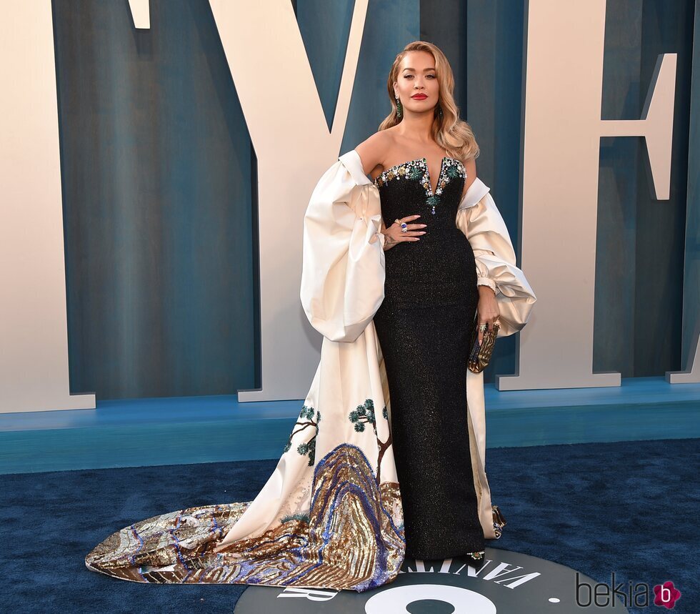 Rita Ora en la fiesta de Vanity Fair tras los Premios Oscar 2022