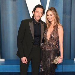 Adrien Brody y Georgina Chapman en la fiesta de Vanity Fair tras los Premios Oscar 2022
