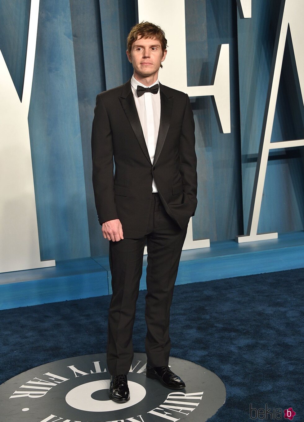Evan Peters en la fiesta de Vanity Fair tras los Premios Oscar 2022