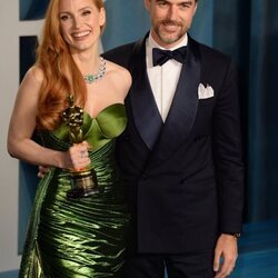 Jessica Chastain y Gian Luca Passi en la fiesta de Vanity Fair tras los Premios Oscar 2022