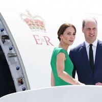 El Príncipe Guillermo y Kate Middleton en su despedida de Jamaica