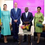 El Príncipe Guillermo y Kate Middleton con el Primer Ministro de Las Bahamas y su esposa en su encuentro