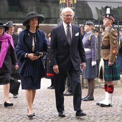 Carlos Gustavo y Silvia de Suecia, Cristina de Suecia y Margarita de Dinamarca en el homenaje al Duque de Edimburgo