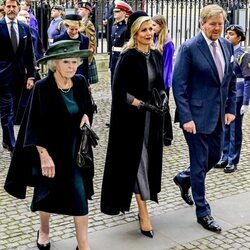 Guillermo Alejandro y Máxima de Holanda, Beatriz de Holanda, Ana María de Grecia y Pablo de Grecia en el homenaje al Duque de Edimburgo