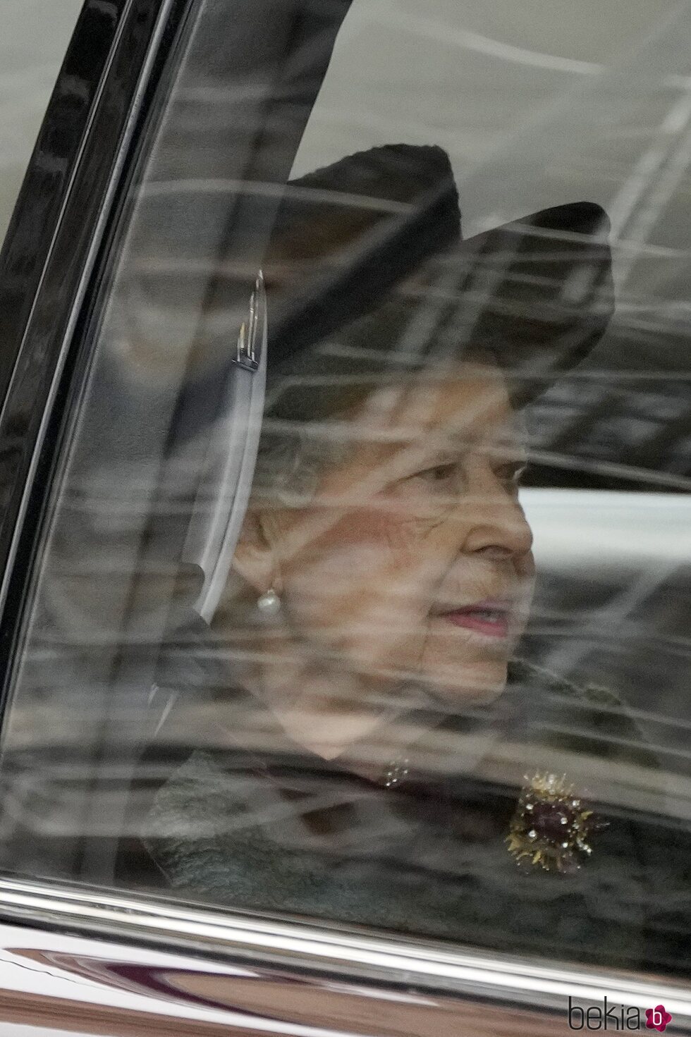 La Reina Isabel llegando en coche al homenaje al Duque de Edimburgo