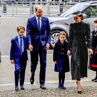 El Príncipe Guillermo y Kate Middleton, el Príncipe Jorge y la Princesa Carlota en el homenaje al Duque de Edimburgo