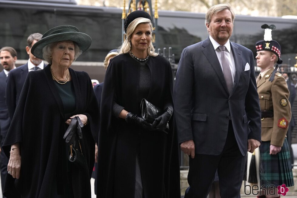 Beatriz de Holanda, Guillermo Alejandro y Máxima de Holanda en el homenaje al Duque de Edimburgo
