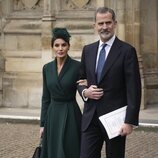 Los Reyes Felipe y Letizia a la salida del homenaje al Duque de Edimburgo