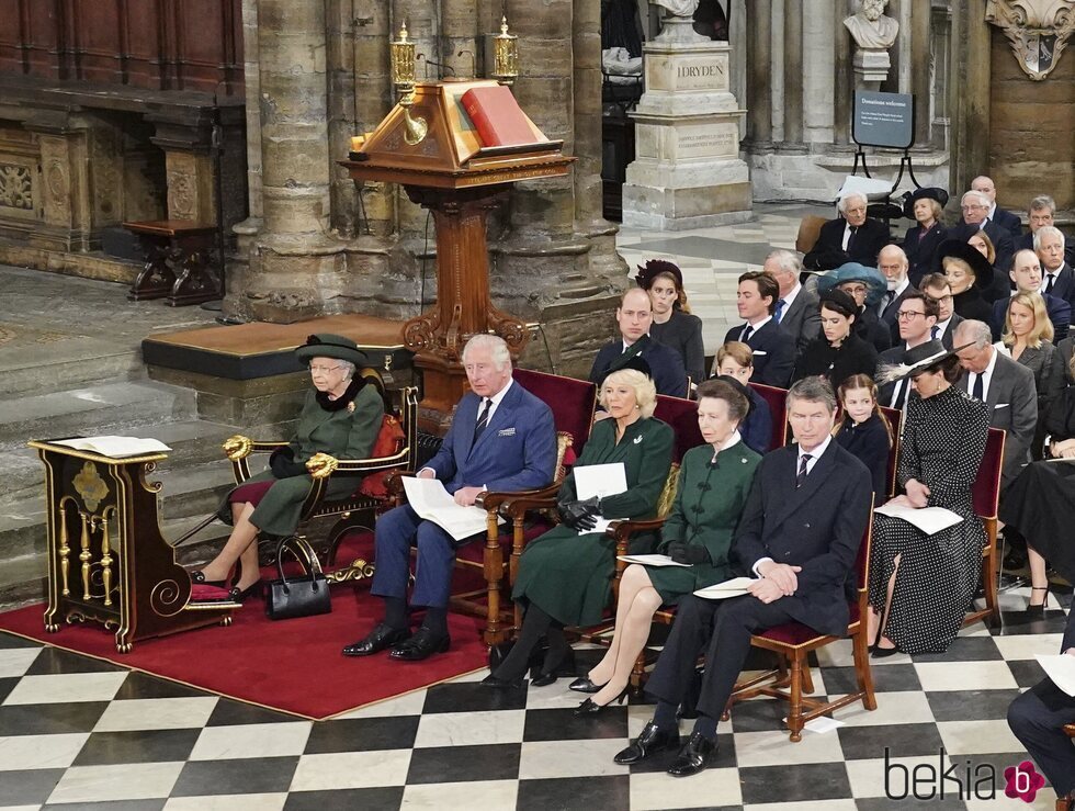 La Reina Isabel, Carlos y Camilla, la Princesa Ana y Timothy Laurence, los Cambridge, los York, los Gloucester y los Kent en el homenaje al Duque de Edimbu