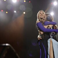 Lola Índigo y Belén Aguilera en Los 40 Music Awards 2022