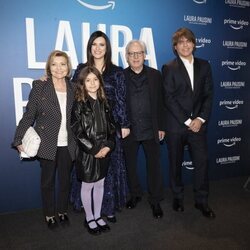 Laura Pausini con su familia en la presentación de su película en Madrid