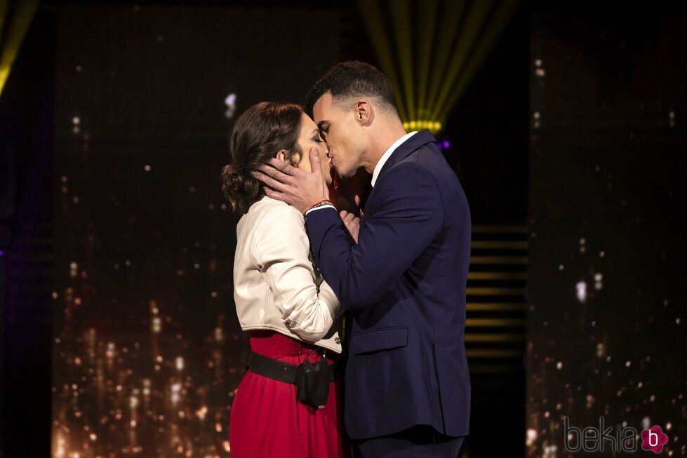 Adrián y Marta se besan en la gala final de 'Secret Story 2'