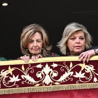Terelu Campos y María Teresa Campos viendo las procesiones en Málaga