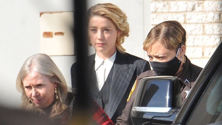 Amber Heard llega al juicio con Johnny Depp