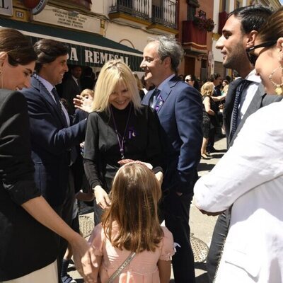 Eugenia Martíez de Irujo, Narcís Rebollo junto a Fran Rivera y Lourdes Montes en la Semana Santa 2022 de Sevilla