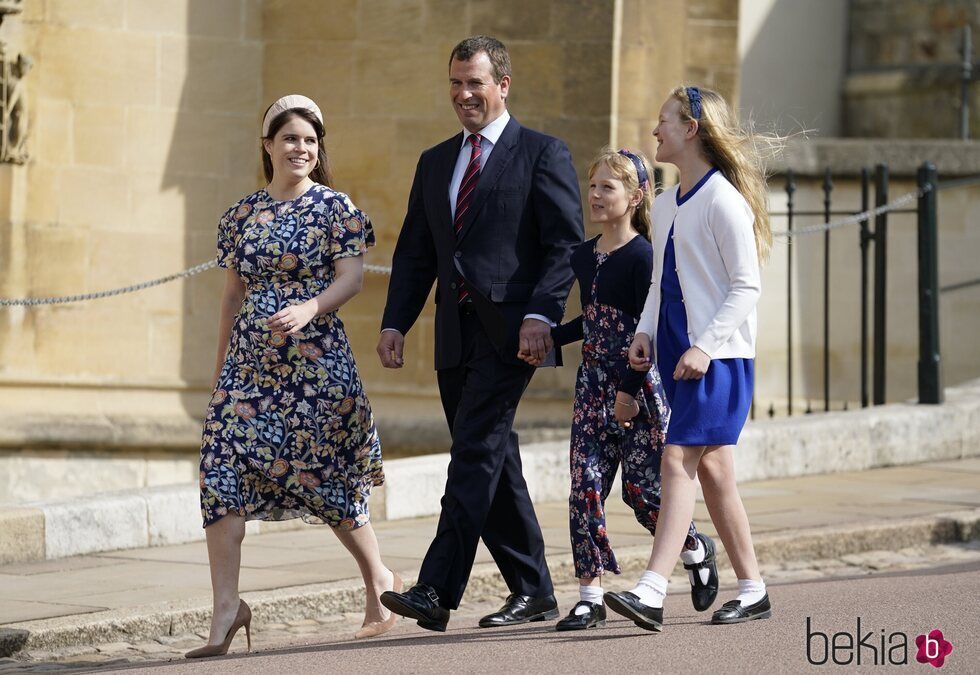 La Princesa Eugenia de York con Peter Phillips y sus hijas Isla y Savannah en la misa del Domingo de Resurrección