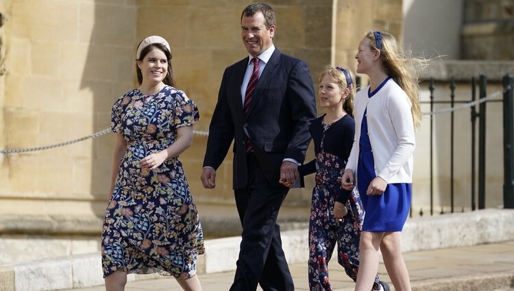 La Princesa Eugenia de York con Peter Phillips y sus hijas Isla y Savannah en la misa del Domingo de Resurrección