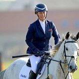 Zara Phillips montando a caballo en un concurso hípico en Norfolk