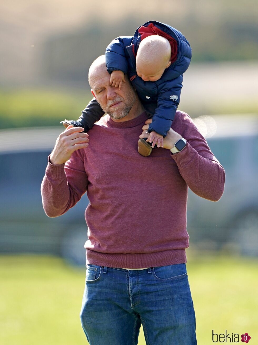 Mike Tindall con su hijo Lucas Tindall en una feria en Norfolk