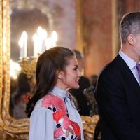 Los Reyes Felipe y Letizia sin mascarilla en el almuerzo por la entrega del Premio Cervantes 2021