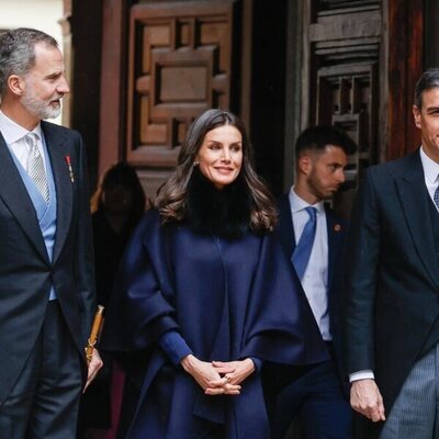 Los Reyes Felipe y Letizia y Pedro Sánchez en la entrega del Premio Cervantes 2021