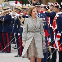 La Reina Sofía en la jura de bandera de personal civil en el Acuartelamiento de la Guardia Real