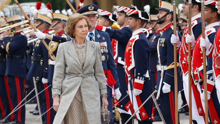 La Reina Sofía en la jura de bandera de personal civil en el Acuartelamiento de la Guardia Real