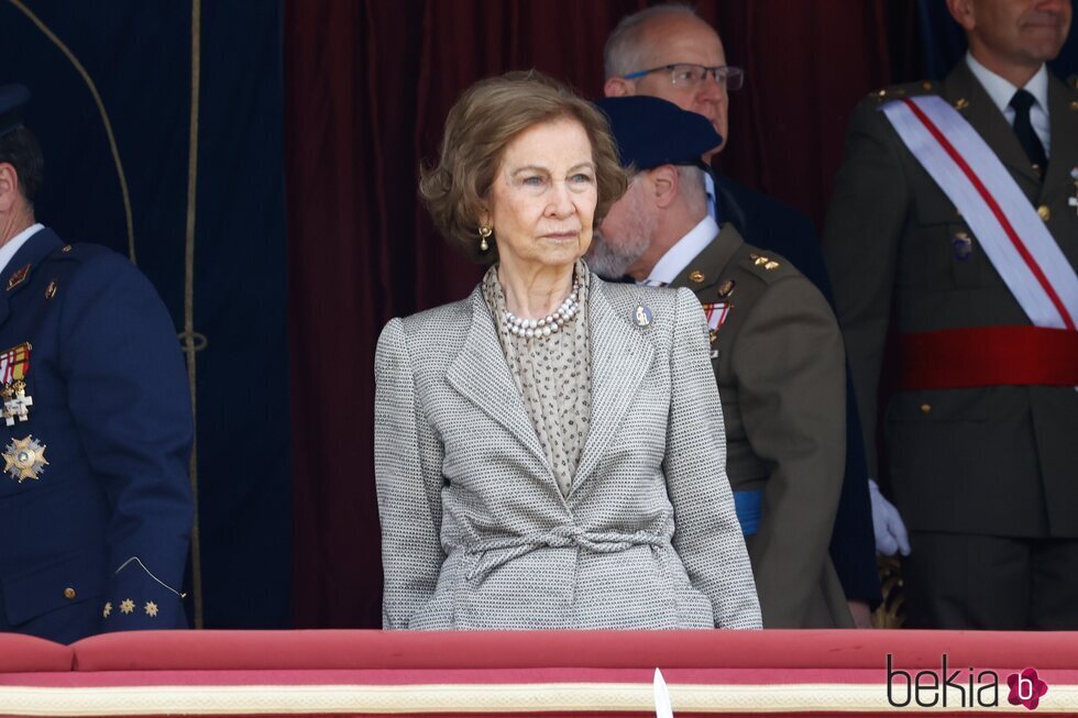 La Reina Sofía durante la jura de bandera de personal civil en el Acuartelamiento de la Guardia Real
