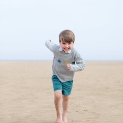 El Príncipe Luis corriendo por la playa