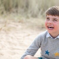 El Príncipe Luis, muy sonriente en la playa