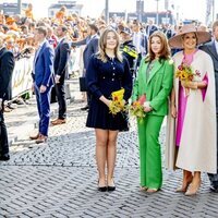 Guillermo Alejandro y Máxima de Holanda con sus hijas en el Día del Rey 2022
