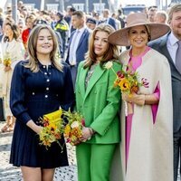 Guillermo Alejandro y Máxima de Holanda y sus hijas Amalia, Alexia y Ariane de Holanda en el Día del Rey 2022
