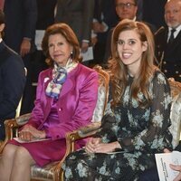 Silvia de Suecia, Beatriz de York y Edoardo Mapelli Mozzi en la Asamblea Mundial de la Dislexia en el Palacio Real de Estocolmo