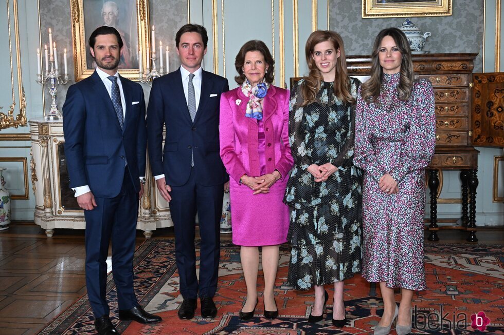 Beatriz de York y Edoardo Mapelli Mozzi con Silvia de Suecia y Carlos Felipe y Sofia de Suecia en la Asamblea Mundial de la Dislexia en el Palacio Real de