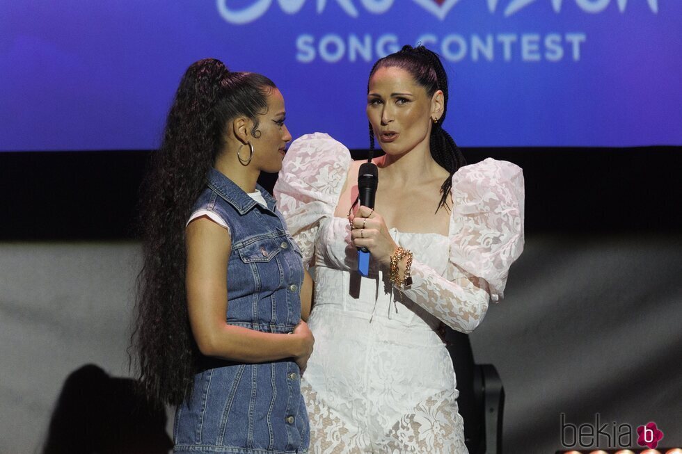 Chanel con Rosa López antes de poner rumbo al Festival de Eurovisión 2022